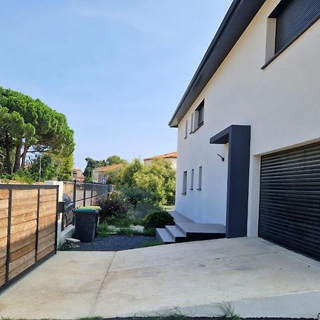 Havre De Paix Jardin Parking Proche Du Bord De Mer سانت ماري لا مير المظهر الخارجي الصورة