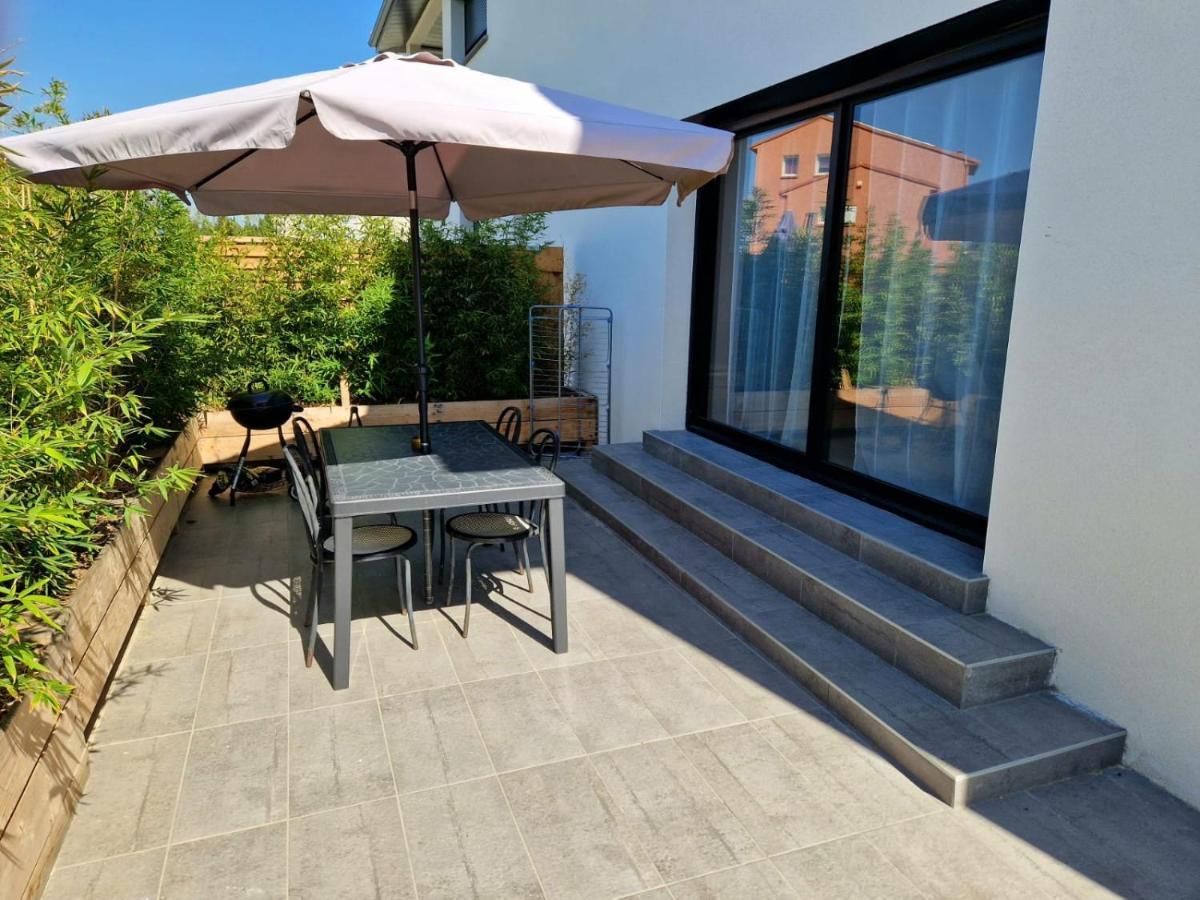 Havre De Paix Jardin Parking Proche Du Bord De Mer سانت ماري لا مير المظهر الخارجي الصورة